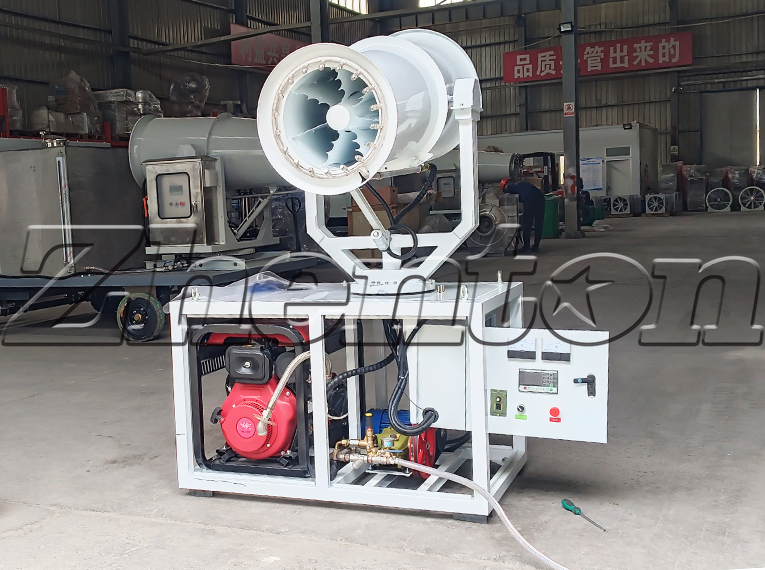 In Summer, The Outdoor Livehouse Is Crowded With People—The Mist Cannon Machine Makes Its Appearance