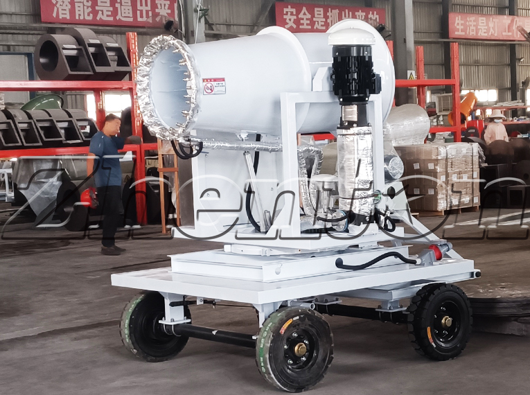 What temperature range is the fog cannon machine suitable for?